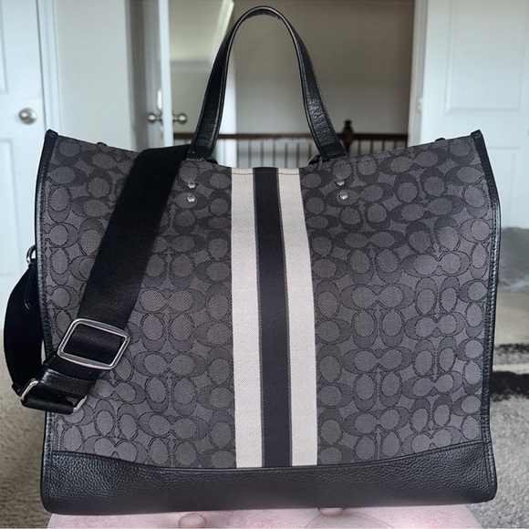 COACH 100% Authentic Coach Dempsey 40 Carryall Bag. - Picture 2 of 6